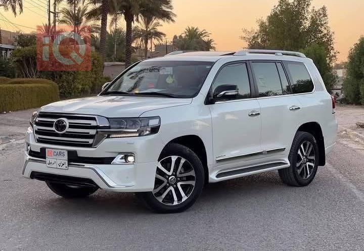 تۆیۆتا لاند کروزەر